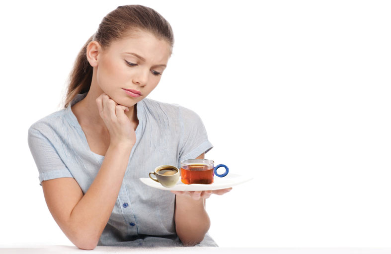 القهوة أم الشاي الأخضر.. أيهما ينشط الدماغ ويحارب الزهايمر؟