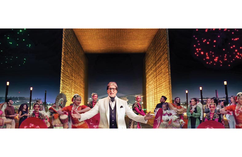 أميتاب باتشان وشانكار ماهاديفان وبراسون جوشي في حملة إعلانية للترويج لإكسبو 2020 دبي