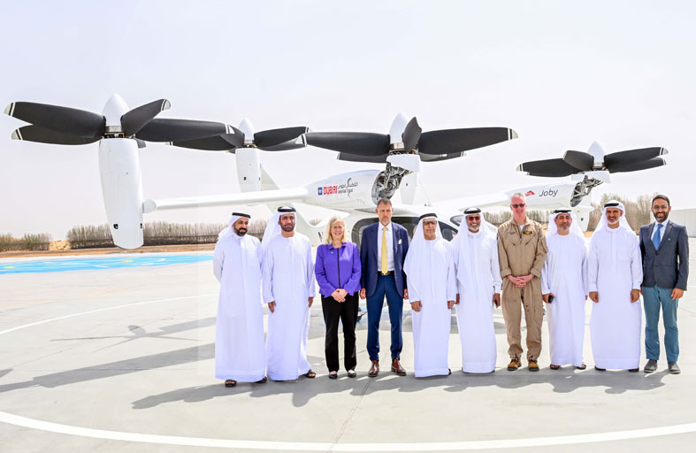 دبي تقود مستقبل التنقل بإطلاق أول رحلة تجريبية للتاكسي الجوي «جوبي» 
