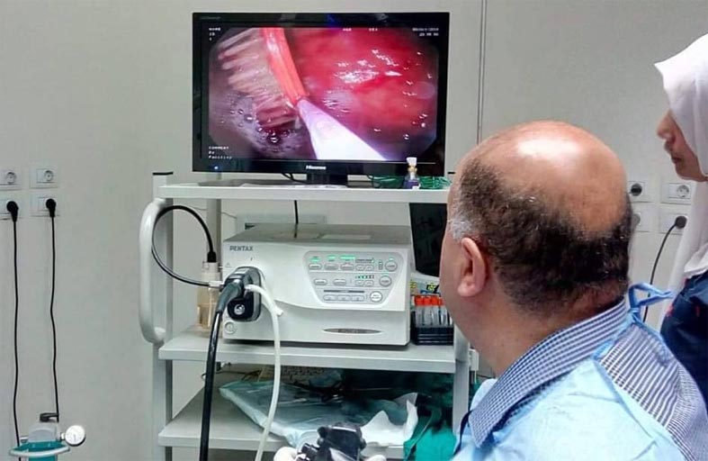 فرشاة أسنان في معدة طالبة