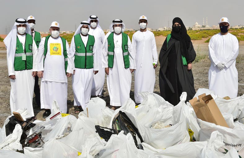 رئيس «الشؤون الإسلامية » والمسؤولون فيها يشاركون في حملة «نظفوا الإمارات»