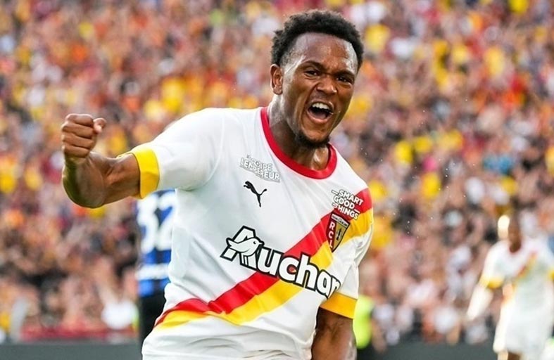 ميلان يستهدف البلجيكي أوبيندا