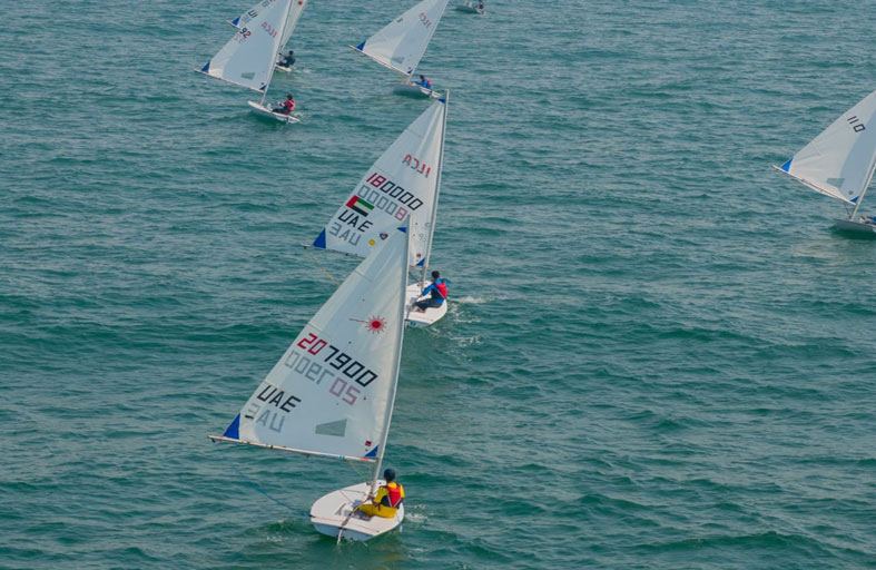 نتائج متميزة لفريق أبوظبي في بطولة «المصنعة» للإبحار الشراعي