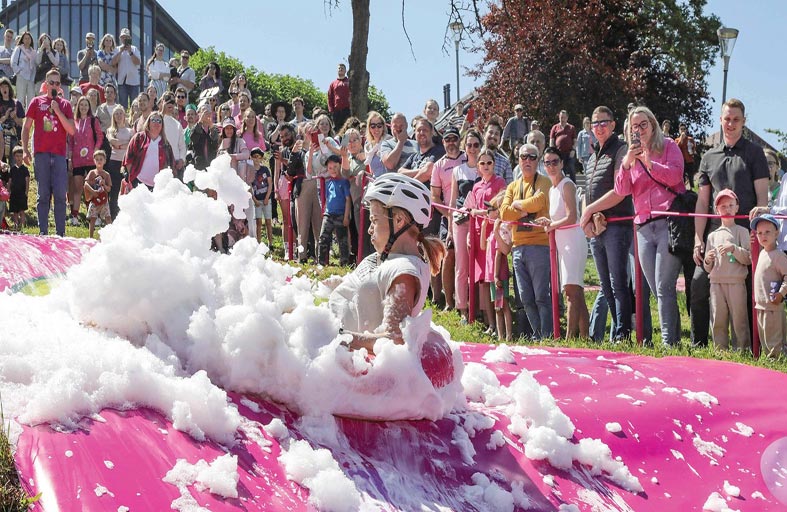 مهرجان لـ «الحساء» الوردي