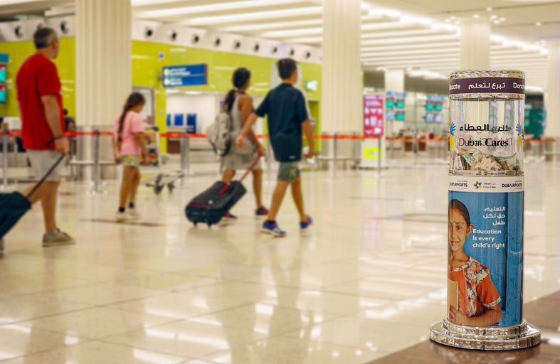 مطارات دبي تجمع نحو 950 ألف درهم إماراتي لبرنامج دبي العطاء «جواز سفر من أجل الدخل»