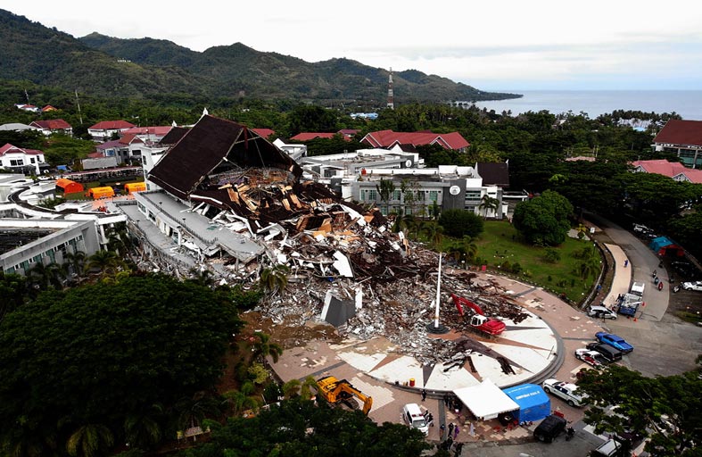  81 قتيلا في زلزال سولاويسي والبحث عن ناجين مستمر 