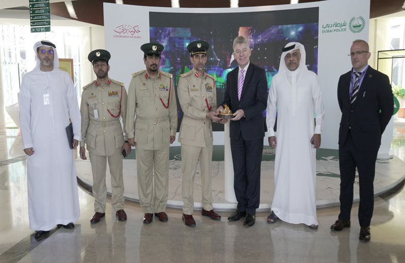 اللواء المري يستقبل الرئيس التنفيذي لمطارات دبي