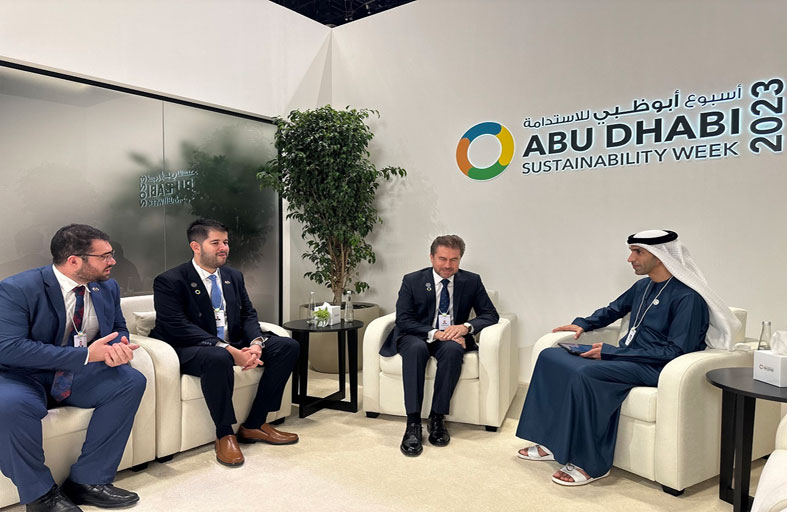 ثاني الزيودي يبحث مع عدد من وزراء الدول المعنيين سبل التعاون لتحفيز استدامة التجارة العالمية 