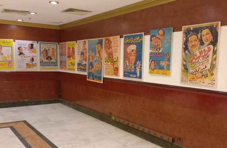 يملك 2500 ملصق أصلي.. ويحلم بمتحف للسينما