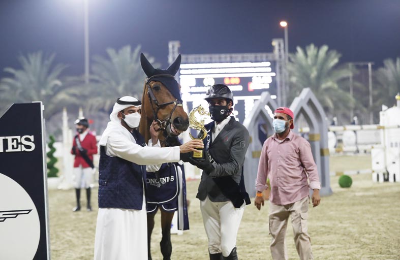 عبد الله حميد المهيري يتوج بكأس بطولة حاكم الشارقة الدولية لقفز الحواجز