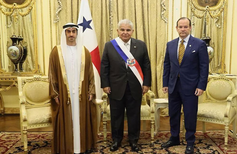 سفير الإمارات يقدم أوراق اعتماده إلى رئيس بنما