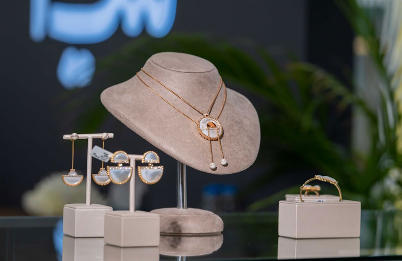 «سيدات أعمال الشارقة» شريك إستراتيجي لمعرض الشرق الأوسط للساعات والمجوهرات