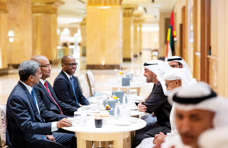 رئيس الدولة يلتقي رئيس سيشل الذي يزور الإمارات لحضور الجولة الختامية لبطولة العالم للفورمولا 1