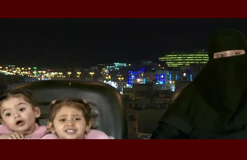 تكفل يتيمتين وتبيع ورثها لتأمين مستقبلهما