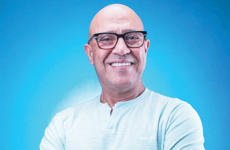 أشرف عبد الباقي يعود للدراما الاجتماعية عبر مسلسل «ولد وبنت وشايب»