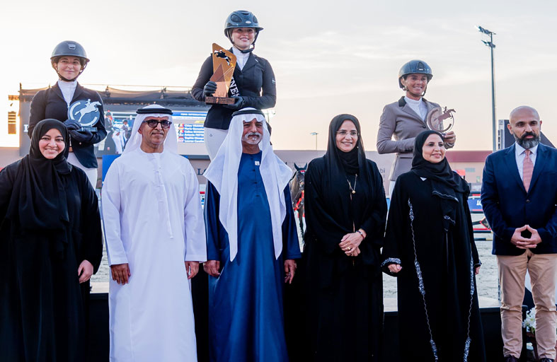 نهيان بن مبارك يتوج فرانكن بالجائزة الكبرى في «دولية أكاديمية فاطمة بنت مبارك لقفز الحواجز»