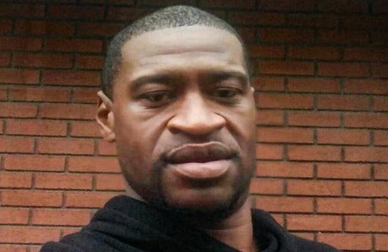 الشرطة تجاهلت قول فلويد «لا أستطيع التنفس» 