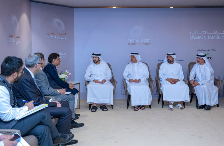 حمدان بن محمد يستعرض مع وزير التجارة والصناعة في الهند آفاق الشراكة الاقتصادية الشاملة بين البلدين