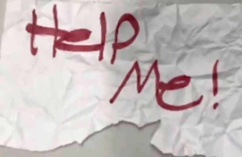 طفلة تنجو من مختطفها بفضل ملاحظة كتبتها