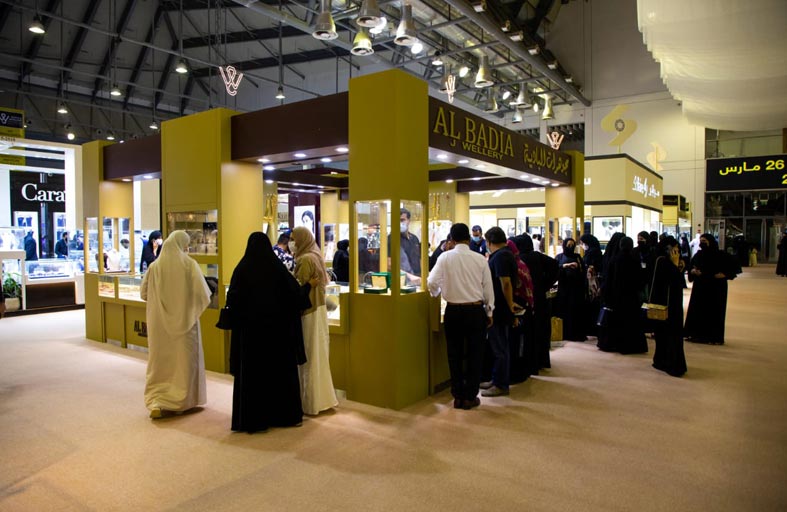 نجح في استقطاب أكثر من 60 ألف زائر.. «إكسبو الشارقة» يسدل  الستار على النسخة الـ 48 من معرض «الشرق الأوسط للساعات والمجوهرات»