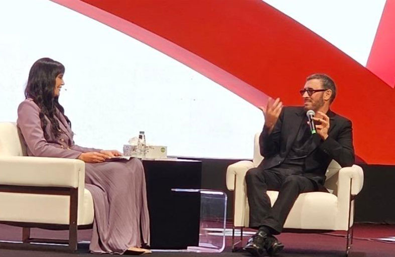 كاظم الساهر يقدم أوقفوا الحرب بالإنجليزية لدعم غزة