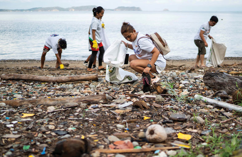 دراسة تكشف المخاطر الصحية للبلاستيك على الإنسان