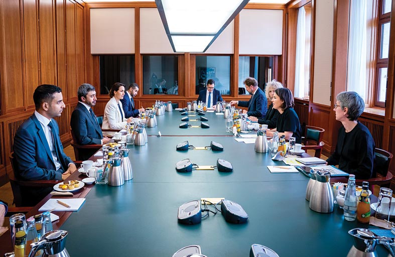 عبدالله بن زايد يلتقي وزيرة خارجية ألمانيا في برلين