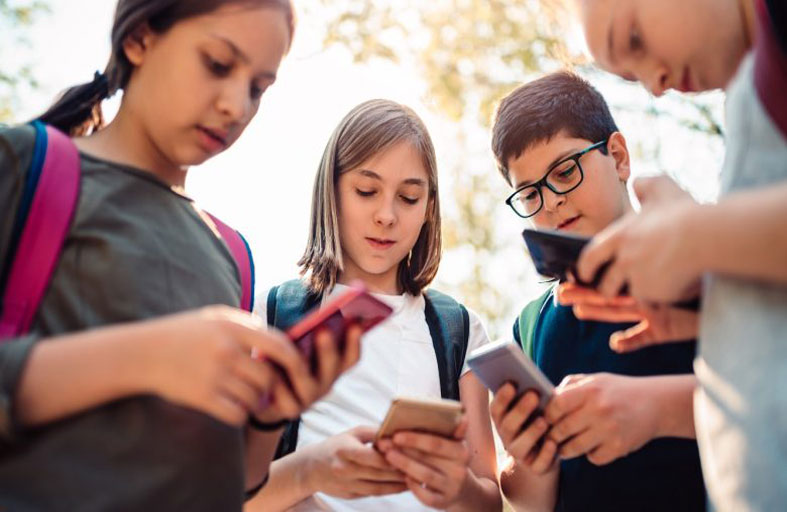 الشرطة الأميركية تحذر الآباء من ميزة جديدة في آيفون