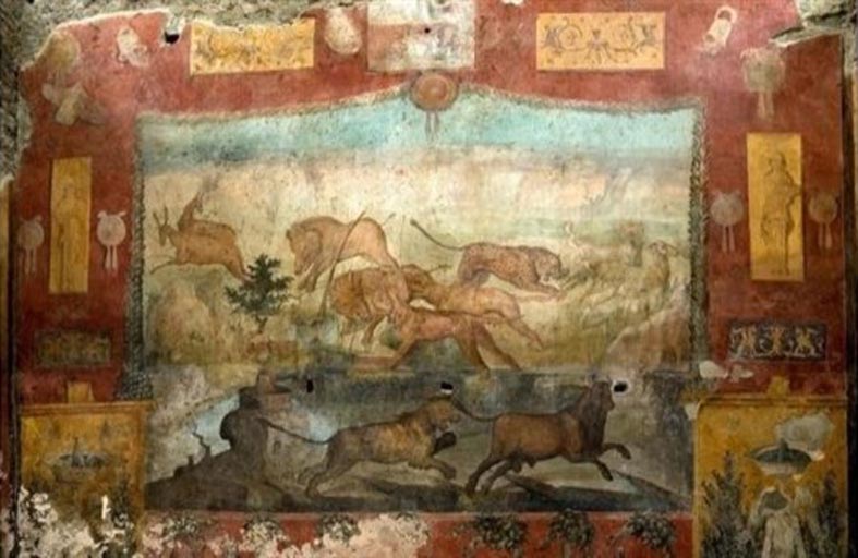 ترميم لوحة عن مصر في مدينة بومبي الإيطالية