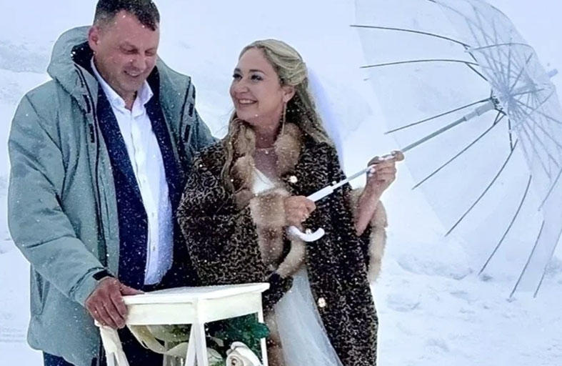 زفاف غير مسبوق على سفح جبل