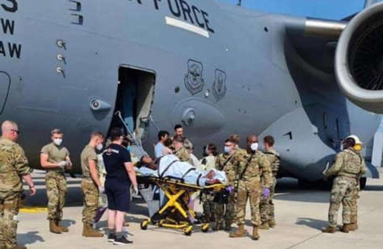 أفغانية وضعت مولودها في السماء