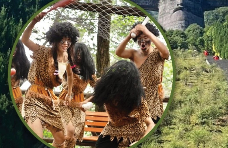 وظيفة غريبة في منتجع سياحي تثير الجدل