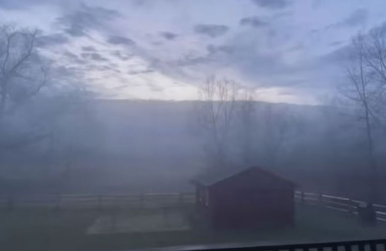 رائحة غريبة تنتشر مع الضباب في مدينة أمريكية