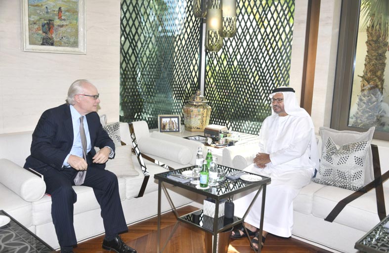 قرقاش يلتقي المبعوث الأمريكي الخاص لليمن