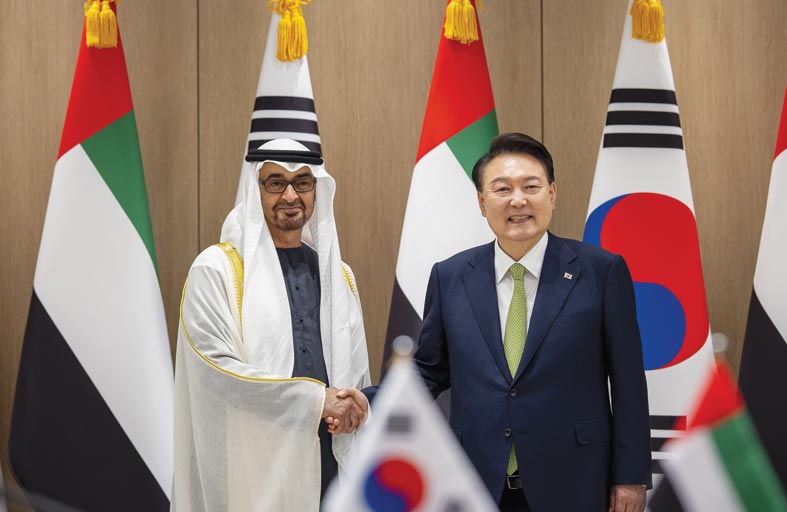 رئيس الدولة والرئيس الكوري يبحثان في سيؤول تعزيز الشراكة الاستراتيجية الخاصة بين البلدين 