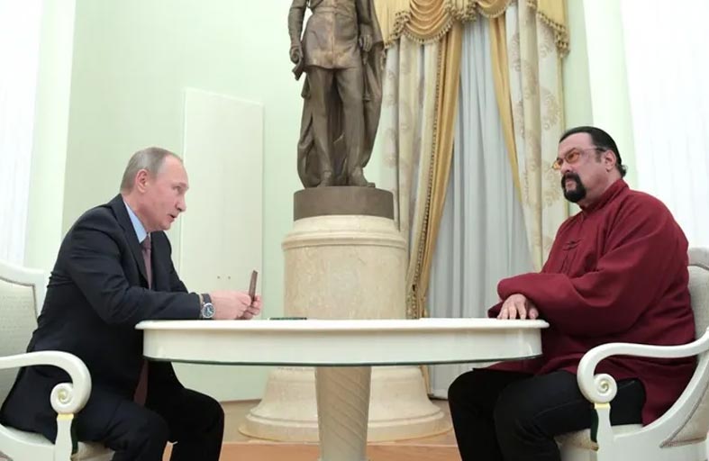 بوتين يمنح نجما أميركيا وسام الصداقة