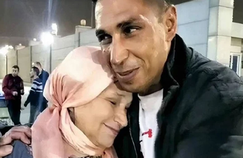 يعثر على والدته بعد غياب 43 عاما