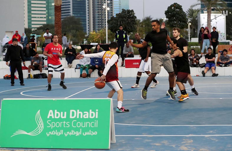 الكشف عن تنظيم بطولة أبوظبي المجتمعية لكرة السلة الثلاثية