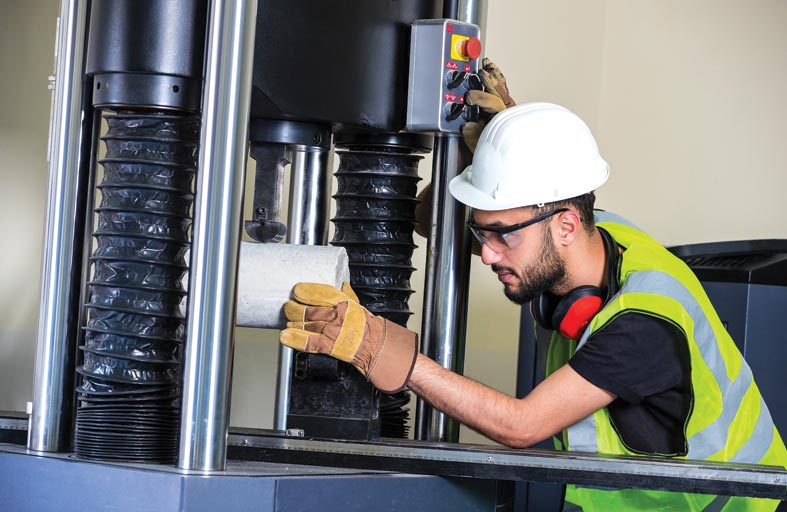 455 مهندساً من خريجي جامعة أبوظبي يستفيدون من الفرص التي تقدمها للدراسة في جامعات دولية عريقة 