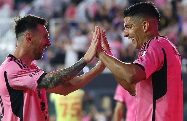 ميسي وسواريس يقودان سداسية إنتر ميامي ضد ريد بولز 