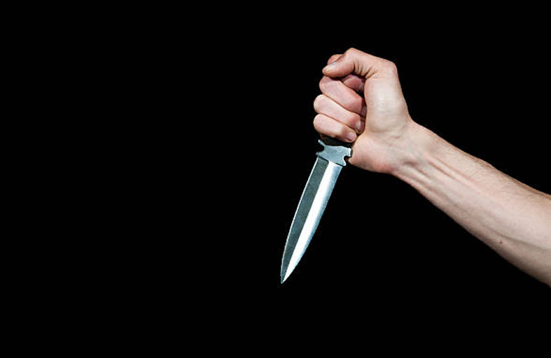 طعن جاره حتى الموت بسبب القمامة