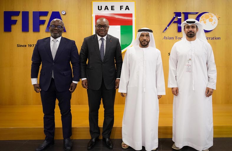 عبيد الشامسي يلتقي رئيس اتحاد ساحل العاج لكرة القدم