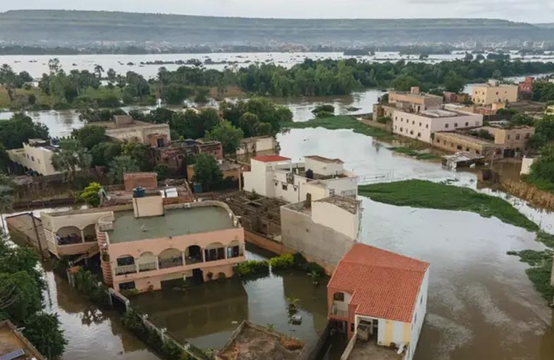 «أزمة متفاقمة».. الميليشيات والفيضانات «تهددان» نظام التعليم في مالي