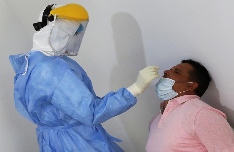 تدهور الوضع الوبائي في ليبيا.. وطلب طواقم طبية من مصر