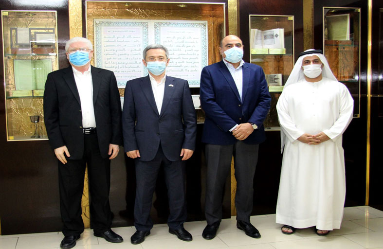 سفير أوزباكستان يبحث التعاون الثقافي مع مركز جمعة الماجد