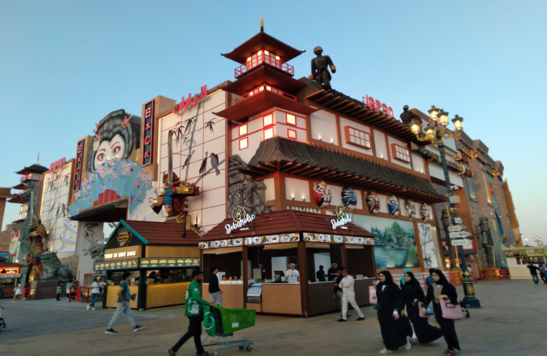 واجهات الأجنحة بالقرية العالمية رمز لثقافات الدول المشاركة..«5»