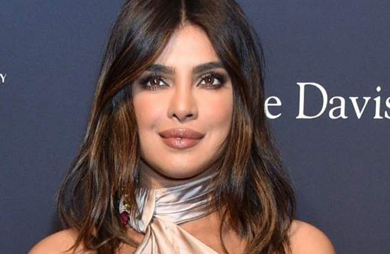 بريانكا شوبرا بلقطة عفوية مع كلبها