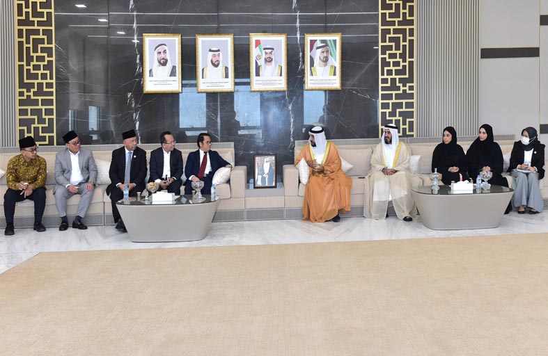 مدير عام الشؤون الدينية بأندونيسيا يطلع على إنجازات الشؤون الإسلامية 