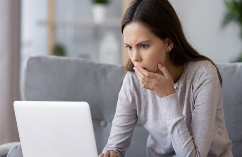 عاطل عن العمل تخصص في ابتزاز السيدات