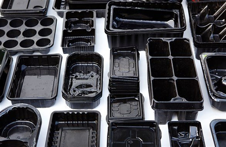 من أجل البيئة.. تجنب شراء البلاستيك الأسود 